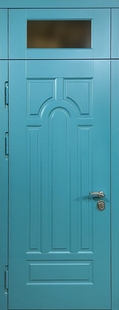 Уличная входная термодверь со стеклом во фрамуге и панелями МДФ RAL бирюзового цвета