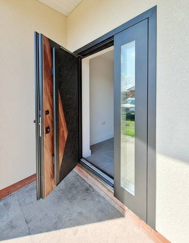 Со стеклом и металлорейками